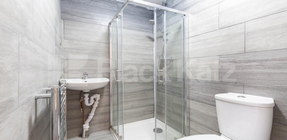 3 bedroom 4 bathroom house with large garden  Antill Road , Seven Sisters